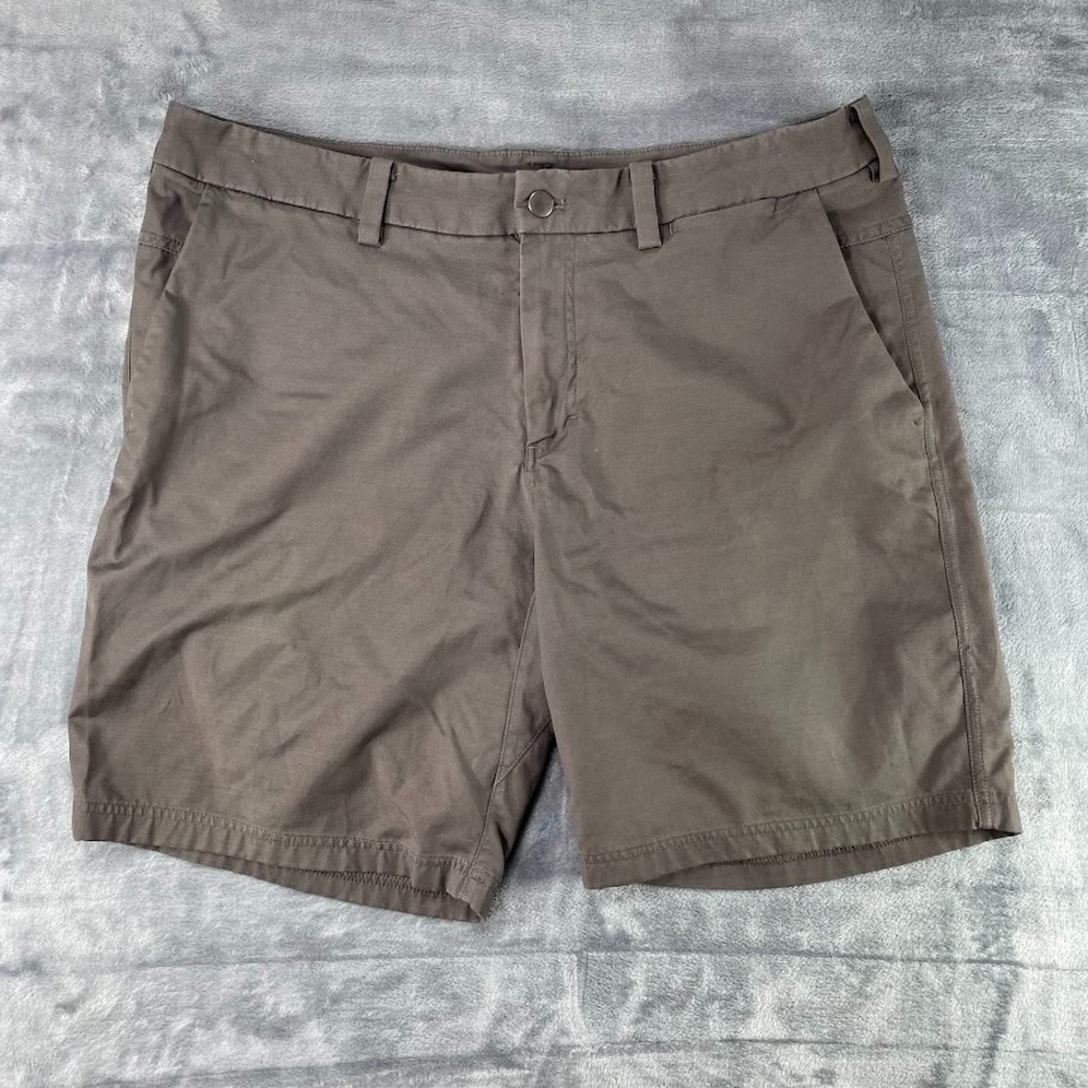 Lululemon Men's Commission Shorts Green Size 36 Stretch 9 Inseam Athleisure ABC